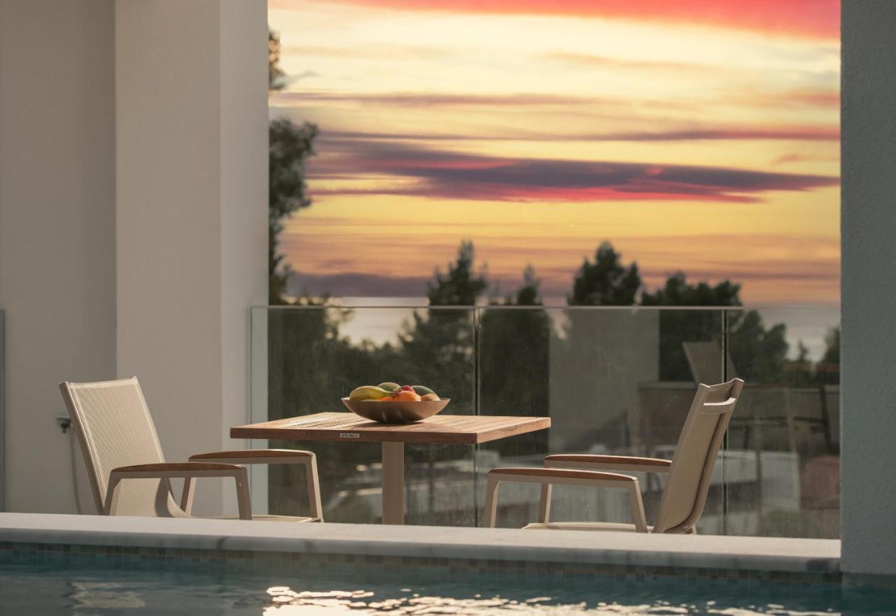 Nikiti Botanic Pool Suites エクステリア 写真